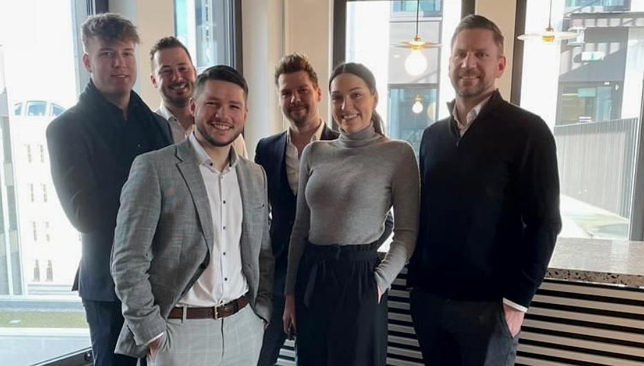 Stephan Bart mit Team in Barcelona